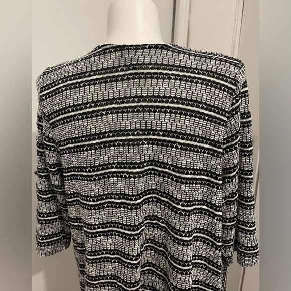 New Catherine’s Plus Size Open Front Stitch Cascade Black White Cardigan Kimono - Picture 4 of 5